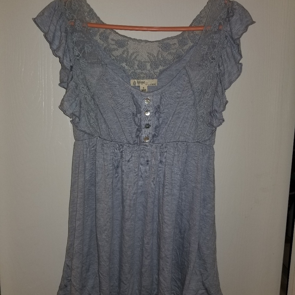Edge brand cute top